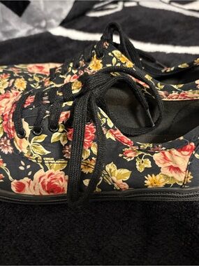 Mossimo Supply Co. Black Floral Canvas Lace-Up Sneakers